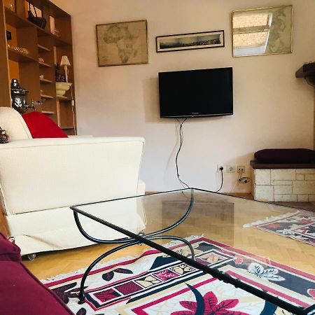 Apartman Simple Apartment Сараево Екстериор снимка