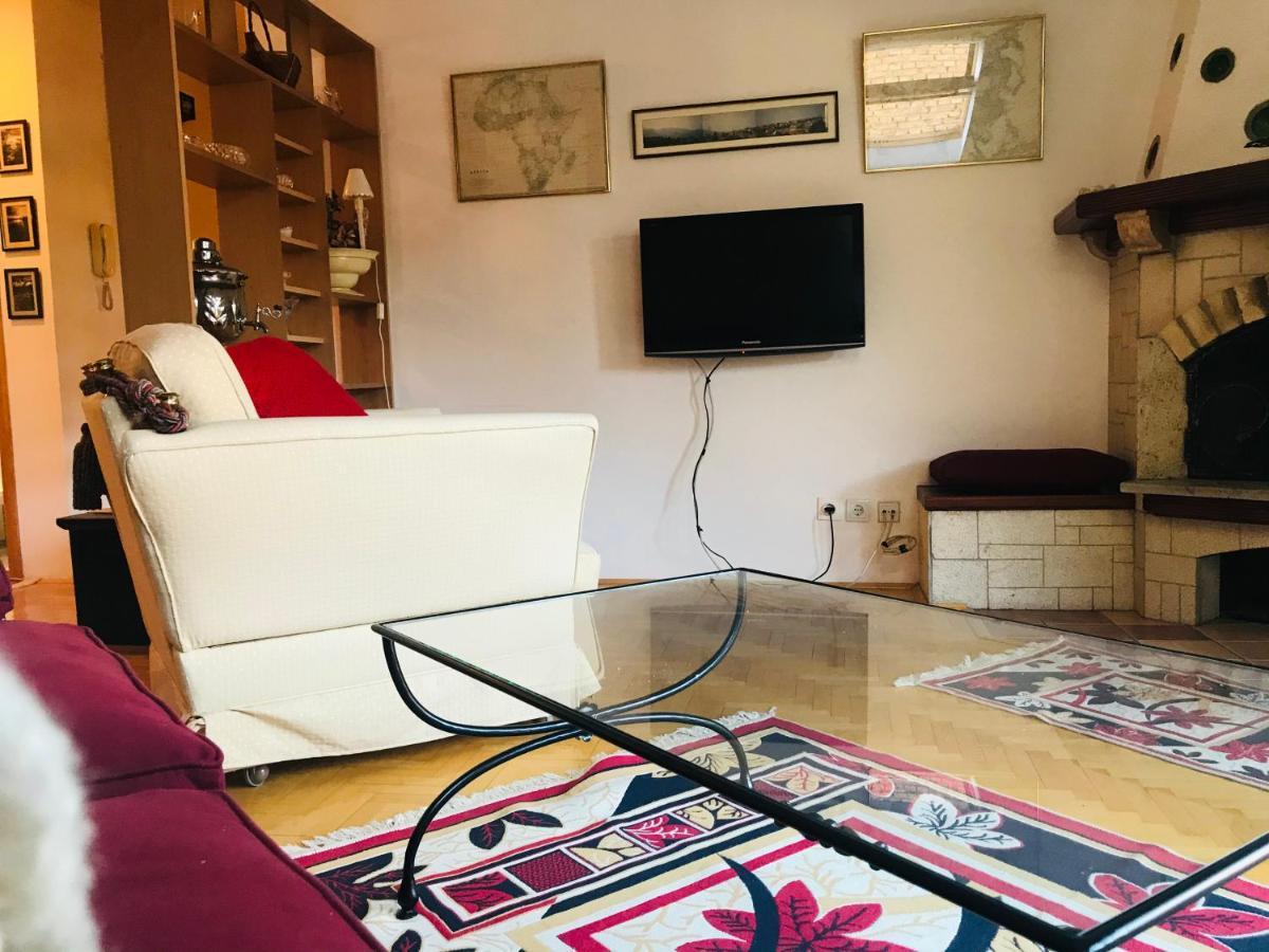 Apartman Simple Apartment Сараево Екстериор снимка